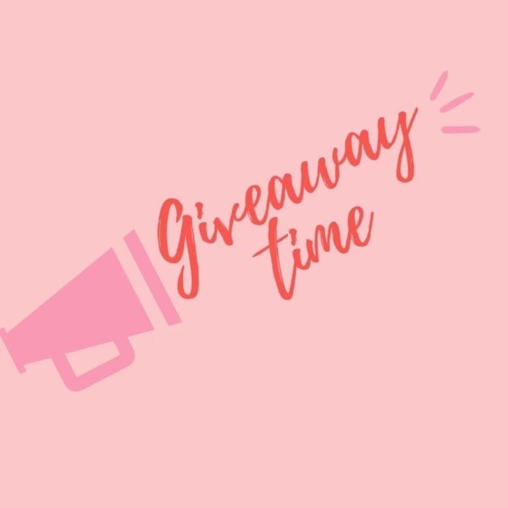 THRIFTEDBYKELBI’S GIVY - BUNDLE TO GET MORE GOODIES 🥳🙌🏻🤍